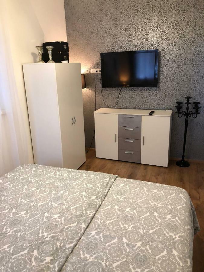 Modernes Und Gemuetliches Appartment Mit Terrasse, Stadtnah Ravensburg Bagian luar foto