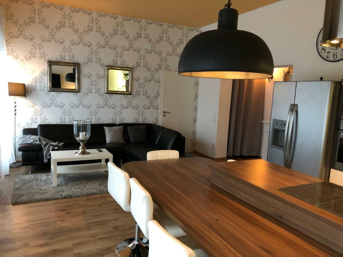 Modernes Und Gemuetliches Appartment Mit Terrasse, Stadtnah Ravensburg Bagian luar foto