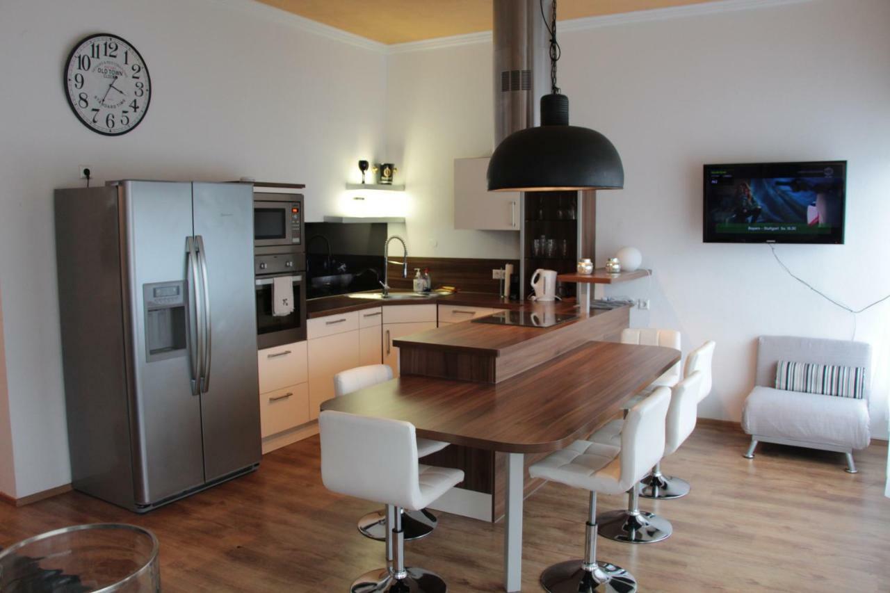 Modernes Und Gemuetliches Appartment Mit Terrasse, Stadtnah Ravensburg Bagian luar foto