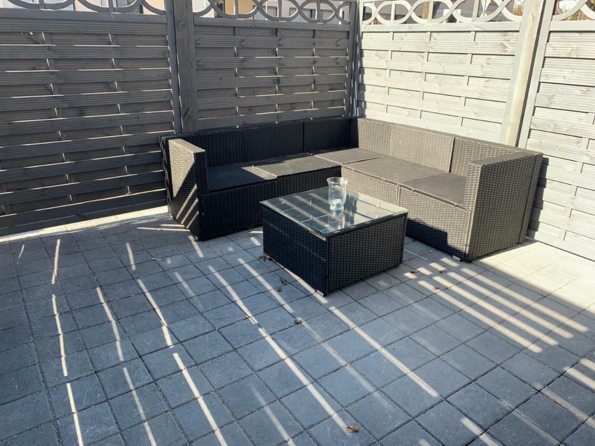 Modernes Und Gemuetliches Appartment Mit Terrasse, Stadtnah Ravensburg Bagian luar foto