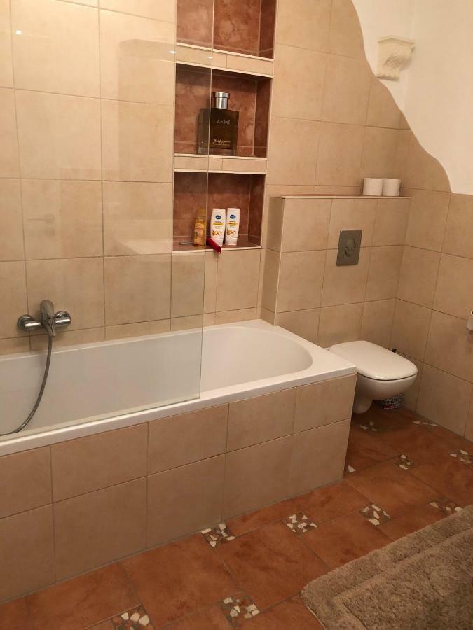 Modernes Und Gemuetliches Appartment Mit Terrasse, Stadtnah Ravensburg Bagian luar foto